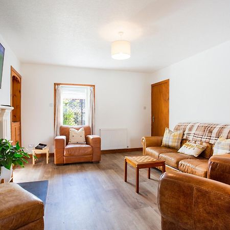 Mike'S 3-Bedroom Countryside Cottage Alness Exterior photo