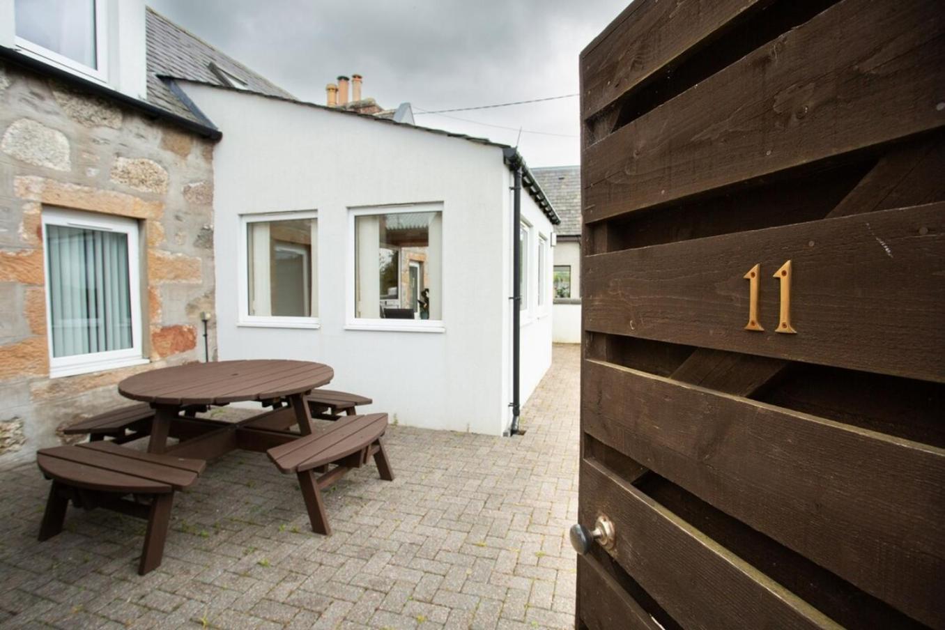 Mike'S 3-Bedroom Countryside Cottage Alness Exterior photo