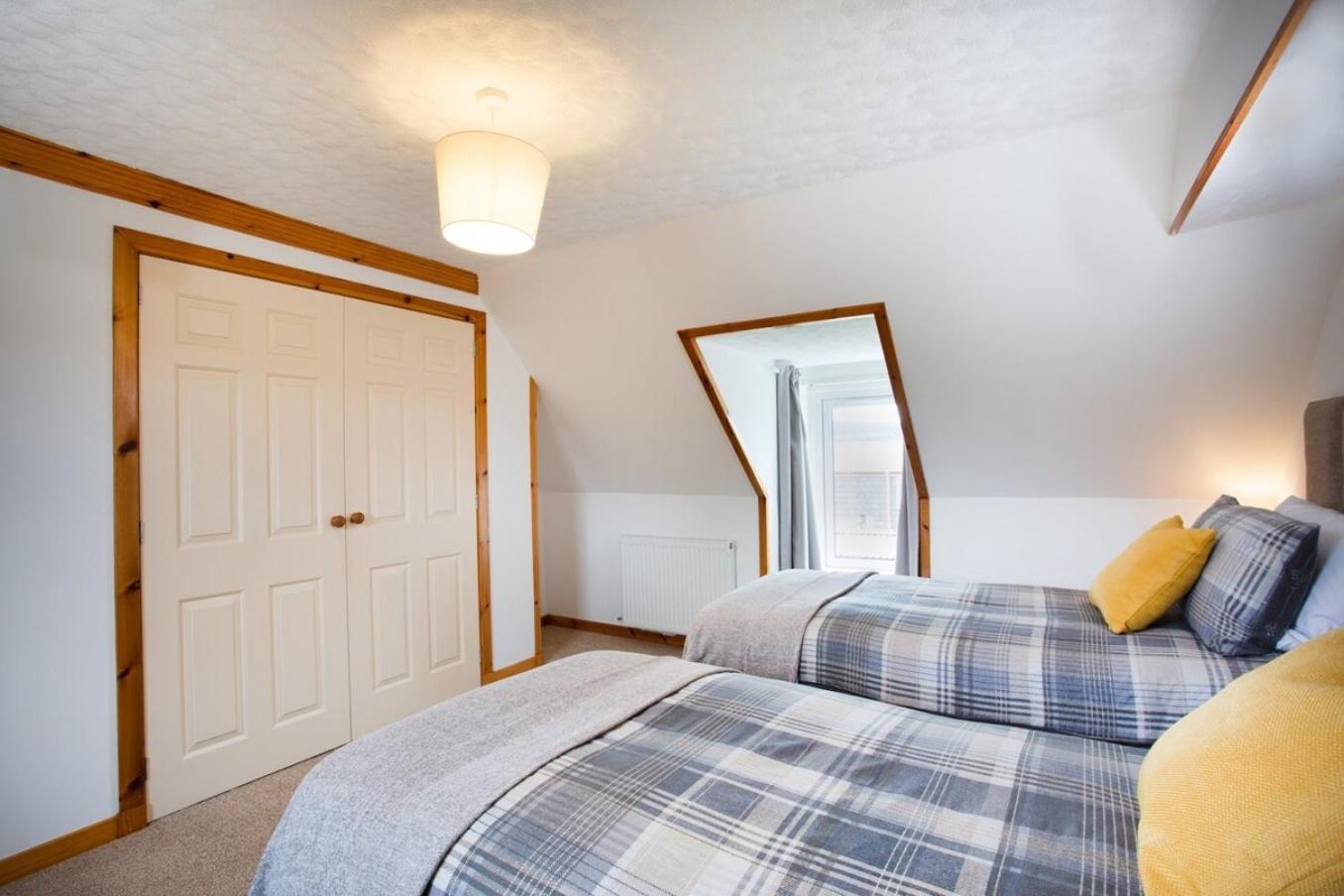 Mike'S 3-Bedroom Countryside Cottage Alness Exterior photo