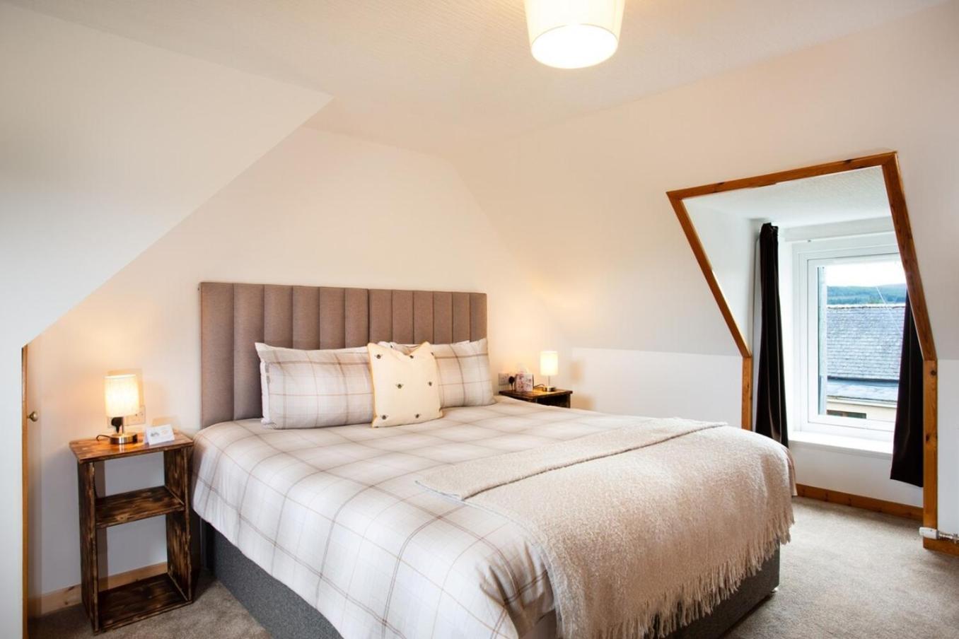 Mike'S 3-Bedroom Countryside Cottage Alness Exterior photo
