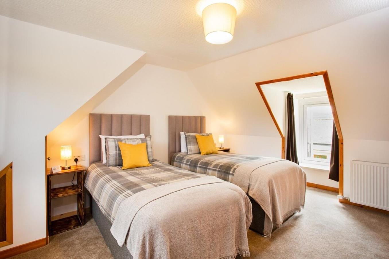 Mike'S 3-Bedroom Countryside Cottage Alness Exterior photo