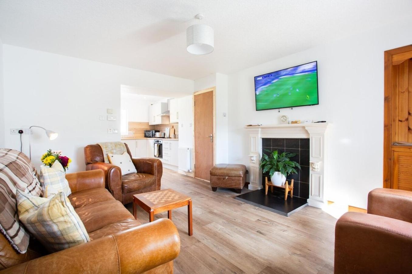 Mike'S 3-Bedroom Countryside Cottage Alness Exterior photo