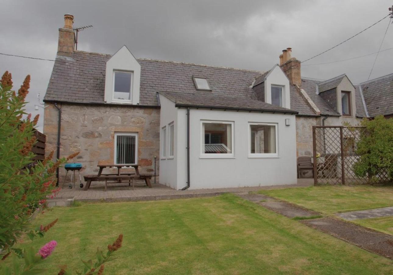 Mike'S 3-Bedroom Countryside Cottage Alness Exterior photo